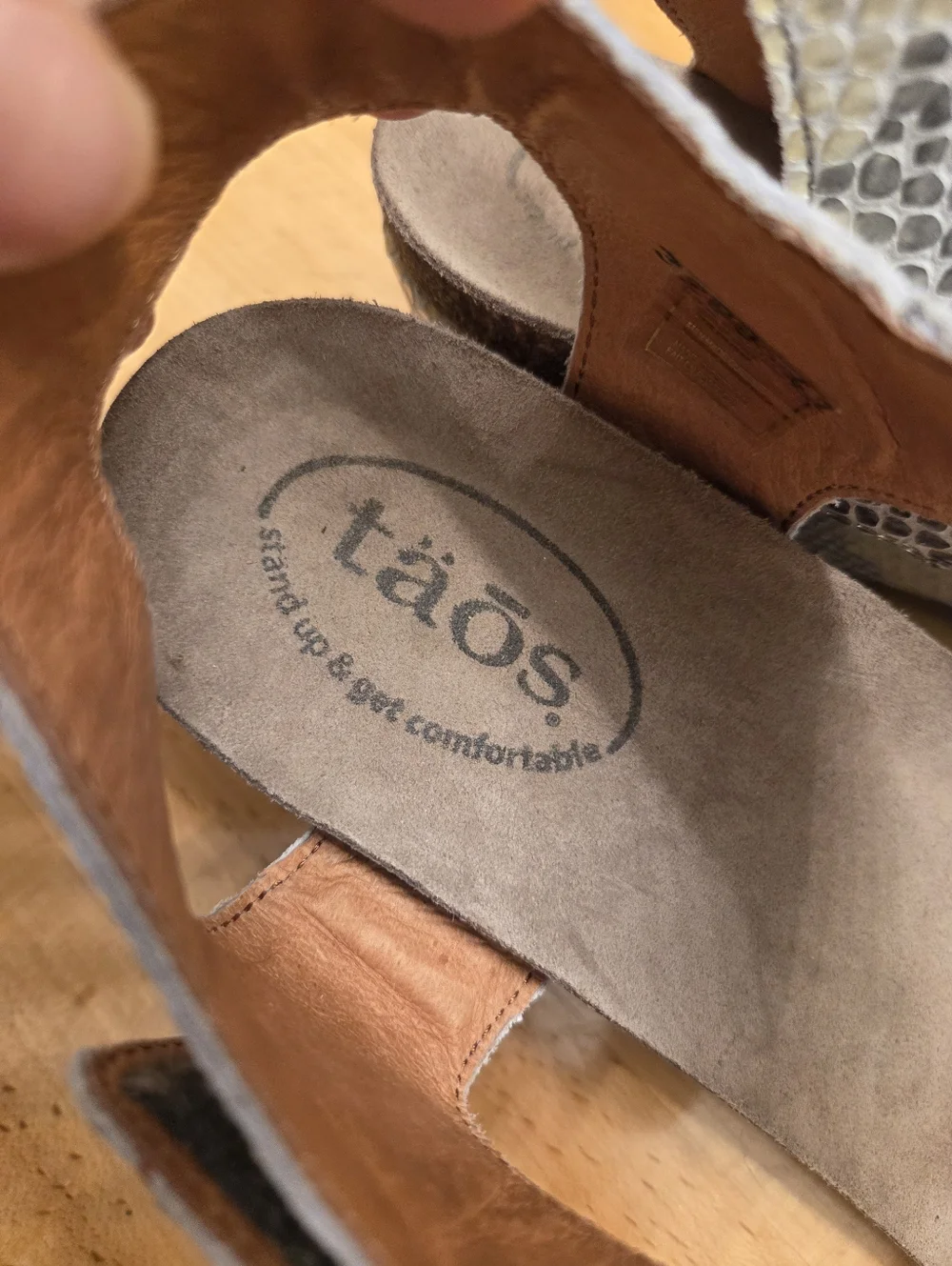 Taos Carousel 2 Wedge Sandals Metallic Snakeskin Print Leather Womens Size EU 41